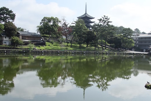 興福寺五重塔と猿沢池